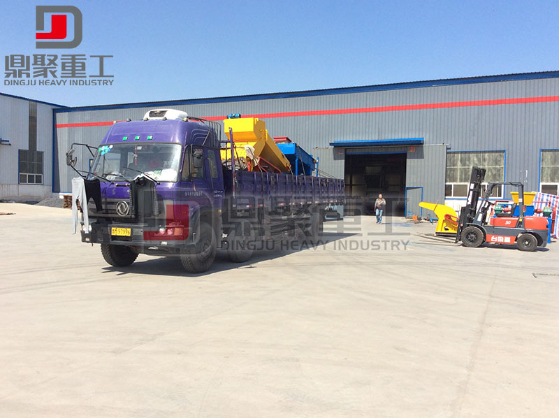 江陰輪胎粉碎機(jī)生產(chǎn)線發(fā)貨現(xiàn)場